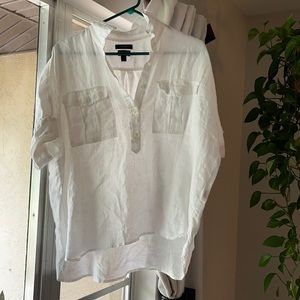 Collared Irish linen white pocketed top